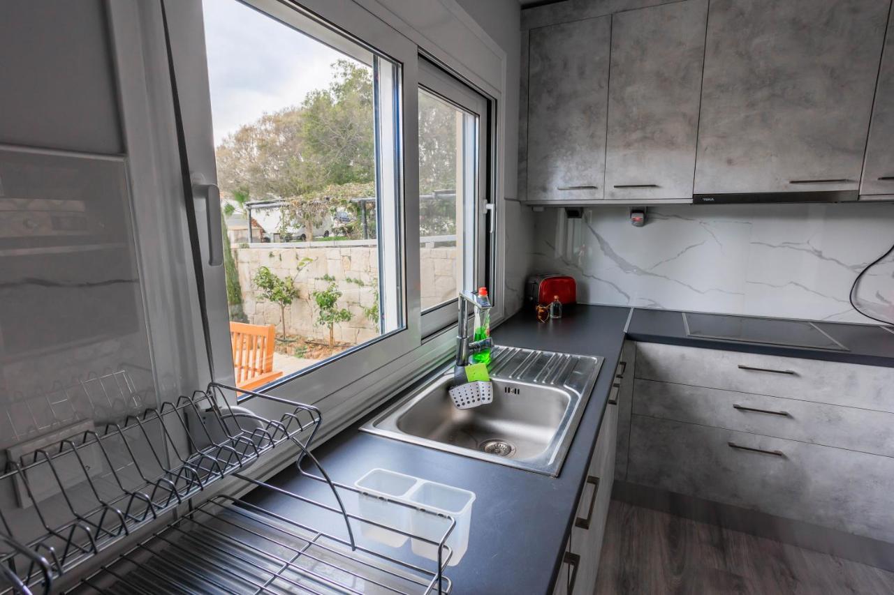 Electra Modern Apartment With Cozy Garden Heraklion Exterior foto